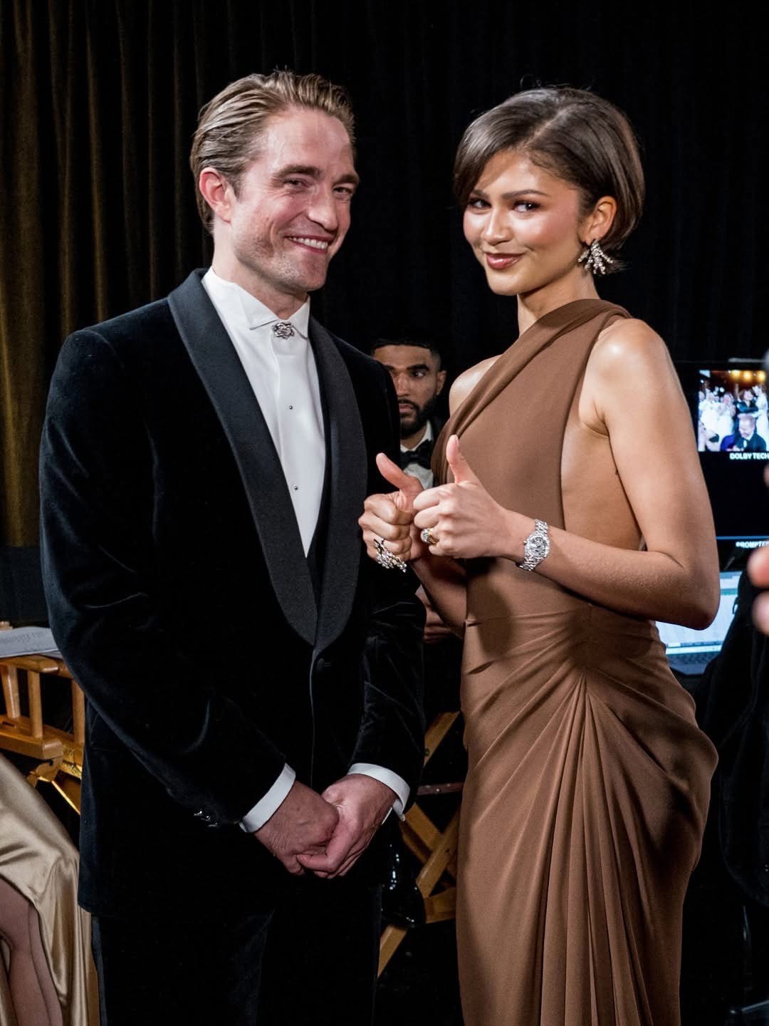 奧斯卡之巔:Zendaya 與羅伯派汀森驚喜合體,頒發最佳導演大獎 奧斯卡之巔:Zendaya 與羅伯派汀森驚喜合體,頒發最佳導演大獎