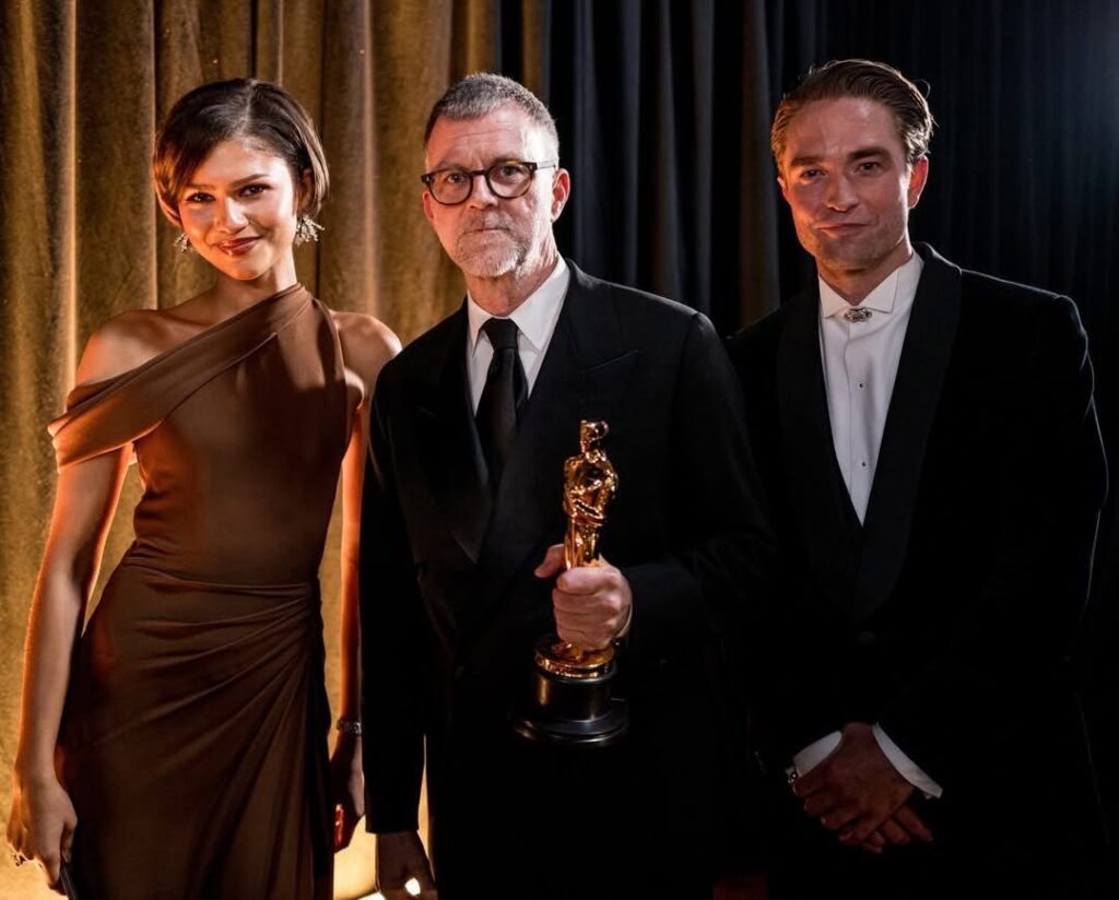 奧斯卡之巔:Zendaya 與羅伯派汀森驚喜合體,頒發最佳導演大獎 奧斯卡之巔:Zendaya 與羅伯派汀森驚喜合體,頒發最佳導演大獎