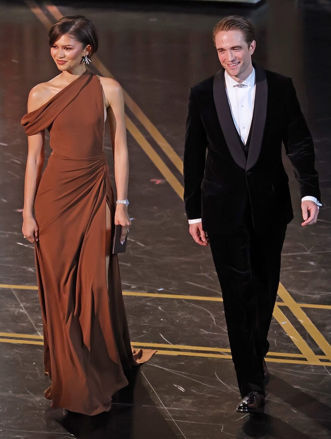 奧斯卡之巔:Zendaya 與羅伯派汀森驚喜合體,頒發最佳導演大獎 奧斯卡之巔:Zendaya 與羅伯派汀森驚喜合體,頒發最佳導演大獎