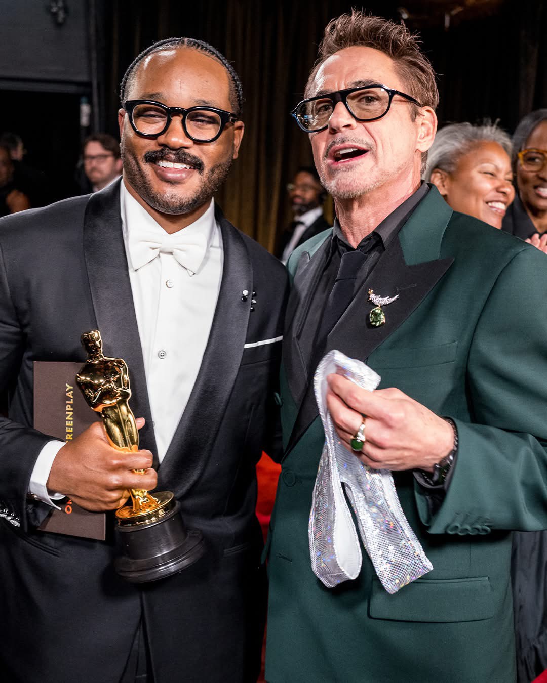 傳奇見證:Robert Downey Jr. 頒獎慶賀,Ryan Coogler 憑《罪人們》首奪奧斯卡! 傳奇見證:Robert Downey Jr. 頒獎慶賀,Ryan Coogler 憑《罪人們》首奪奧斯卡!