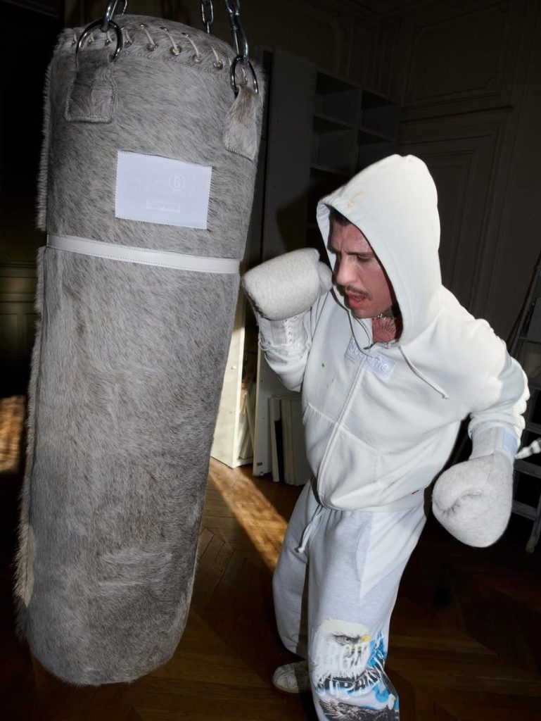 街頭解構雙強聯手:Supreme x MM6 Maison Margiela 2026 春季系列本週開賣 街頭解構雙強聯手:Supreme x MM6 Maison Margiela 2026 春季系列本週開賣