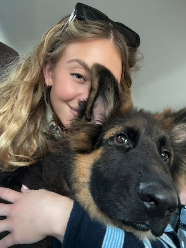 女神也難擋花粉季!Sydney Sweeney 曬愛犬「Sully Bear」超萌近況 女神也難擋花粉季!Sydney Sweeney 曬愛犬「Sully Bear」超萌近況