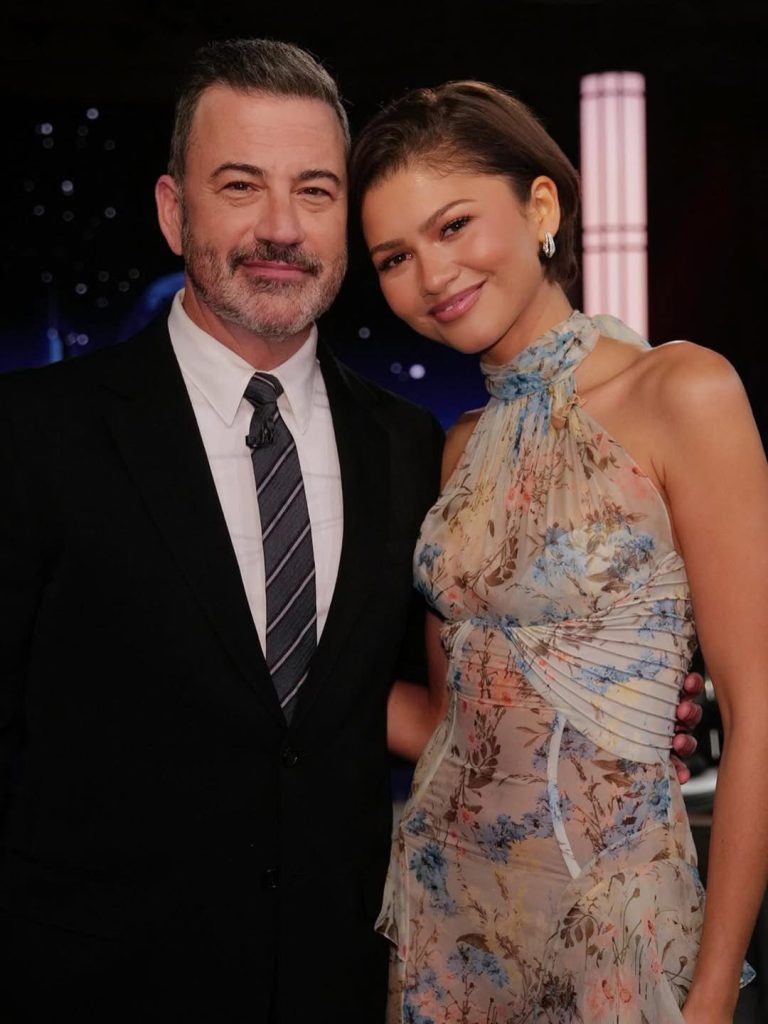 全城熱議!Zendaya 現身《吉米夜現場》 幽默闢謠「AI 婚禮」揭開新作序幕 全城熱議!Zendaya 現身《吉米夜現場》 幽默闢謠「AI 婚禮」揭開新作序幕