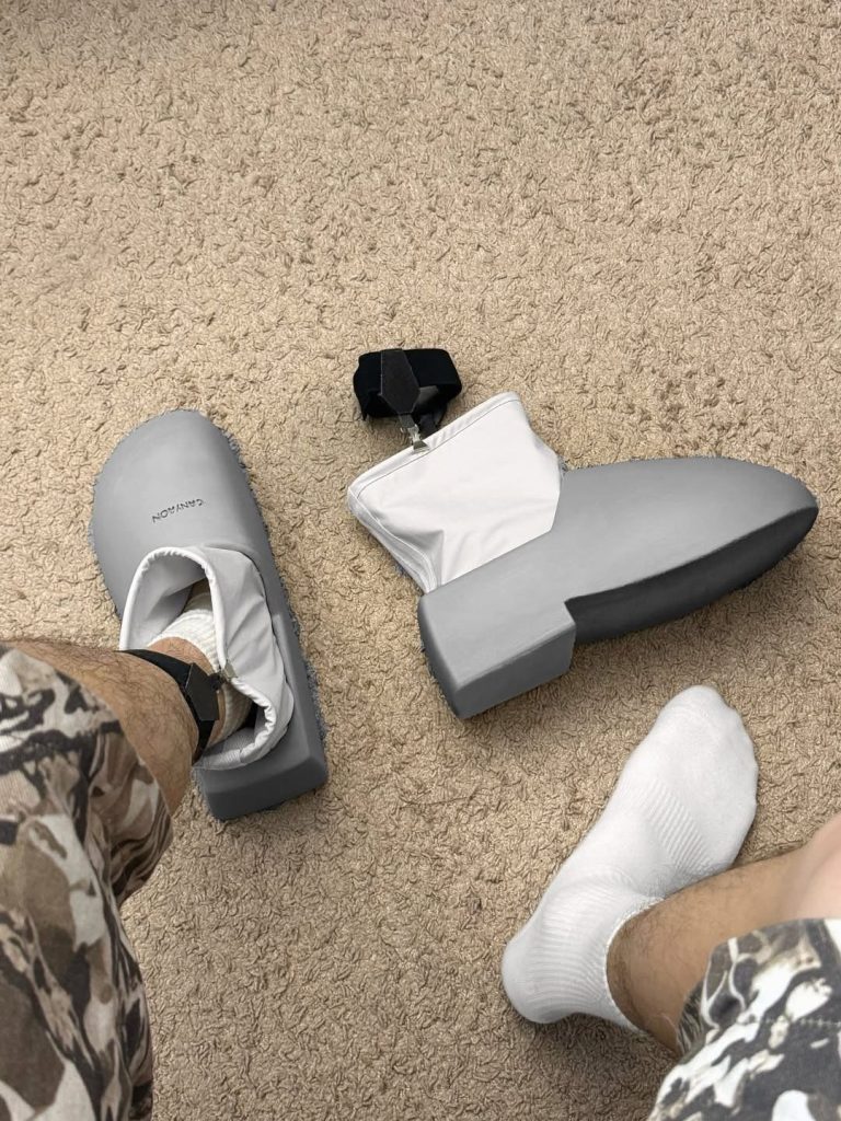 跨界奇想:canyaon 打造 Homer Simpson 概念專屬鞋款 跨界奇想:canyaon 打造 Homer Simpson 概念專屬鞋款