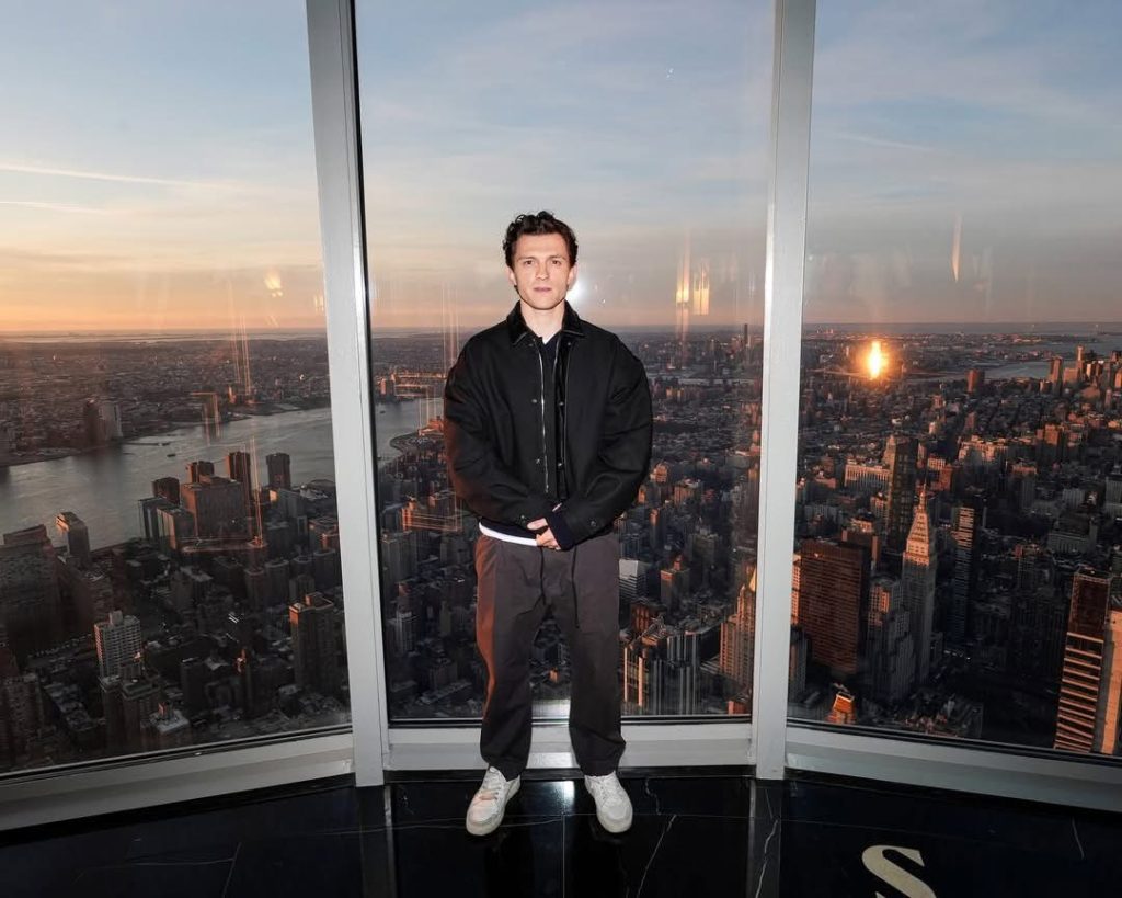 傳奇回歸:湯姆·霍蘭德現身帝國大廈 揭曉《蜘蛛俠:英雄重生》首支預告 傳奇回歸:湯姆·霍蘭德現身帝國大廈 揭曉《蜘蛛俠:英雄重生》首支預告