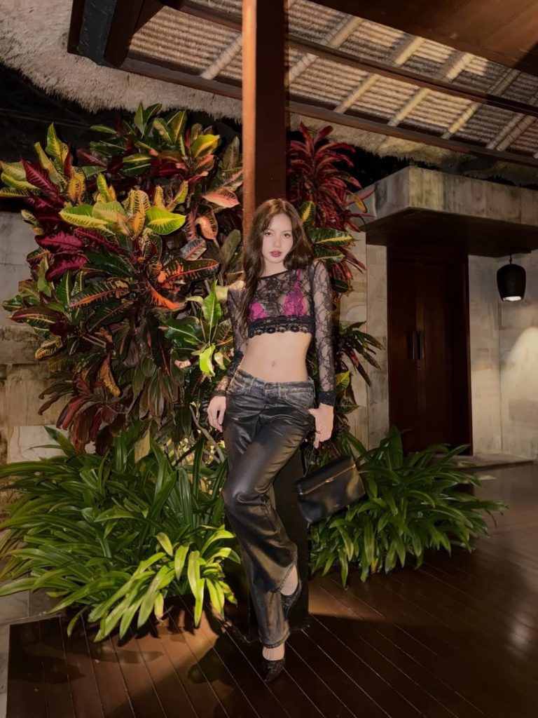 全球天后 LISA 閃現峇里島度假,2026年三月私服魅力再次席捲社群 全球天后 LISA 閃現峇里島度假,2026年三月私服魅力再次席捲社群