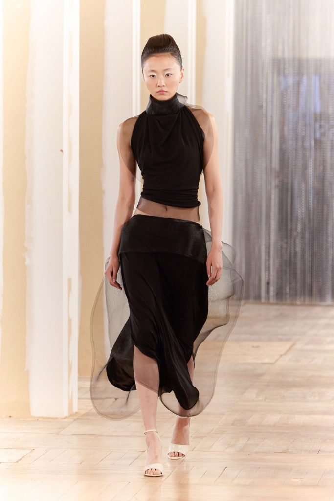 Ernesto Naranjo 2024 秋季時裝秀:重塑幾何與鄉愁,一場回歸、突破與藝術共舞的時尚盛宴 Ernesto Naranjo 2024 秋季時裝秀:重塑幾何與鄉愁,一場回歸、突破與藝術共舞的時尚盛宴