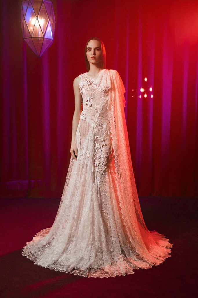 織就時空之影:Rodarte 最新2026秋冬大秀重塑哥德浪漫美學 織就時空之影:Rodarte 最新2026秋冬大秀重塑哥德浪漫美學