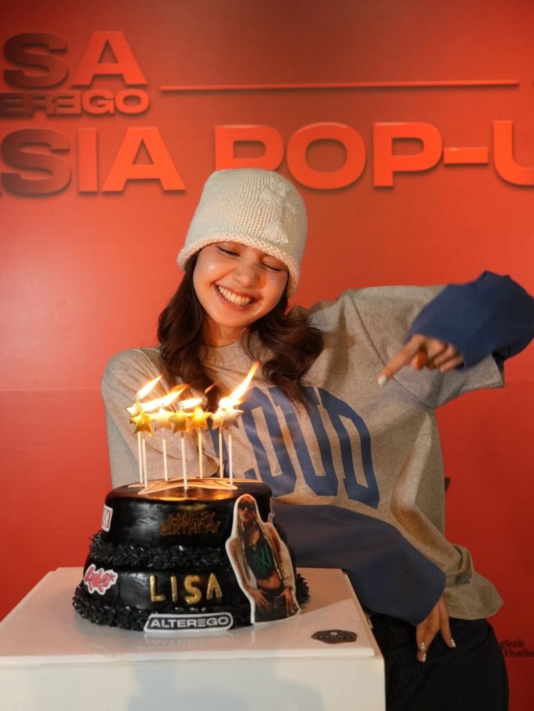 閃耀東京!LISA 親臨《ALTER EGO》期間限定店共慶生日 閃耀東京!LISA 親臨《ALTER EGO》期間限定店共慶生日