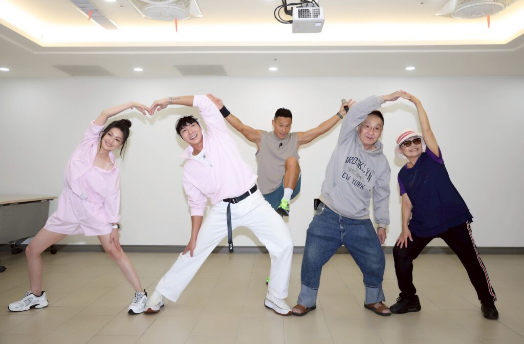 歌手蜜雪、江耀崙化身公益大使募集獨居長者營養餐食 PIKE SIX 響應公益發起「練核心 · 暖愛心」計劃 34 S 238903302