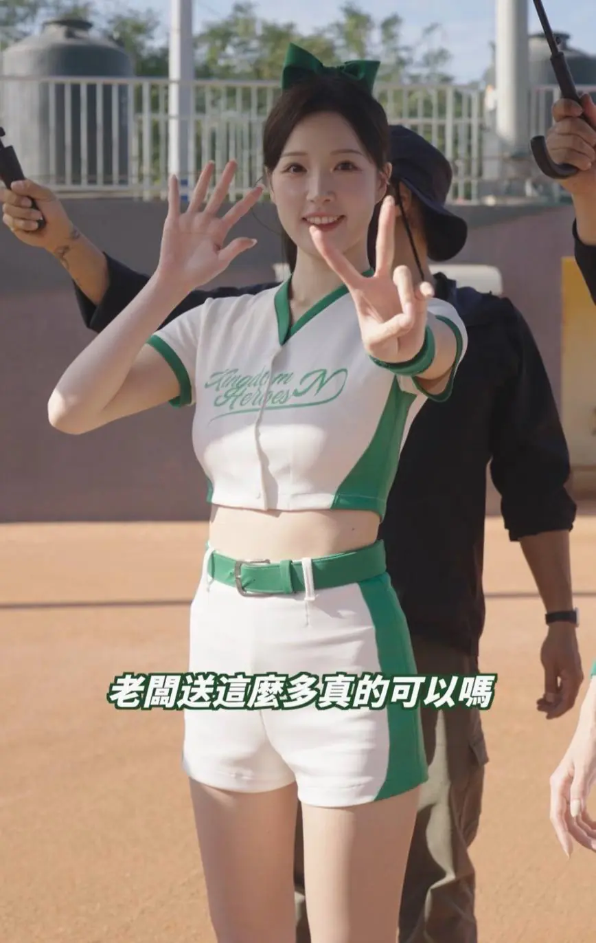 李晧禎戰袍上身走路都有風 列出必備條件想追我先過三關 李晧禎戰袍上身走路都有風 列出必備條件想追我先過三關