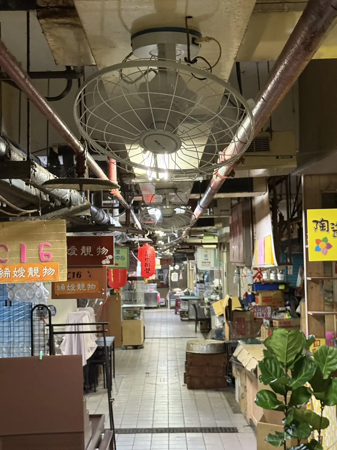 打造舒適購物空間 仁博愛市場2樓空調汰換工程展開 打造舒適購物空間 仁博愛市場2樓空調汰換工程展開