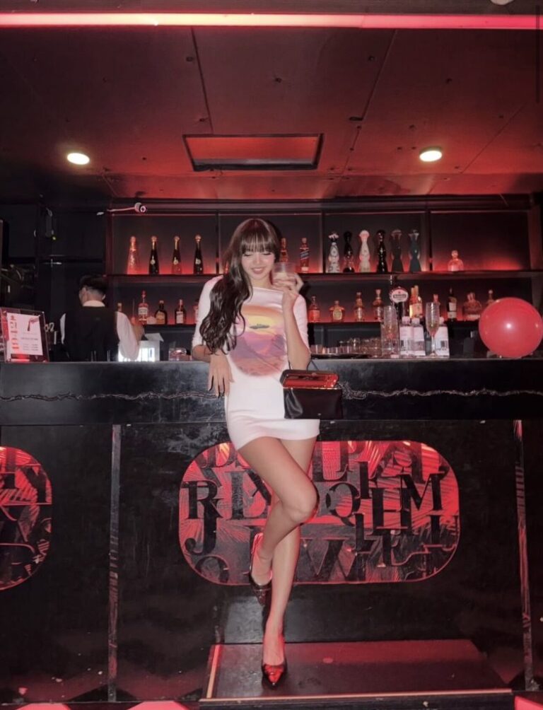 潮流女王 Lisa 現身東京！巧妙揉合 MARKGONG 性感美學與夢奇奇萌趣風潮