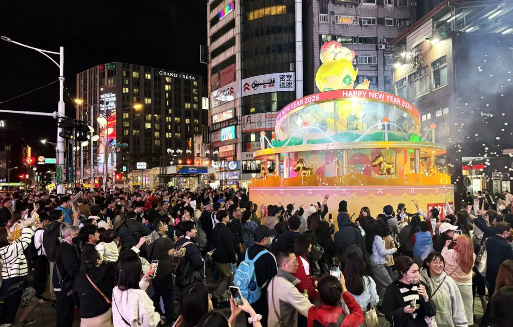 雙展區、雙IP引爆人潮 台北燈節六天吸引360萬人次參觀 雙展區、雙IP引爆人潮 台北燈節六天吸引360萬人次參觀