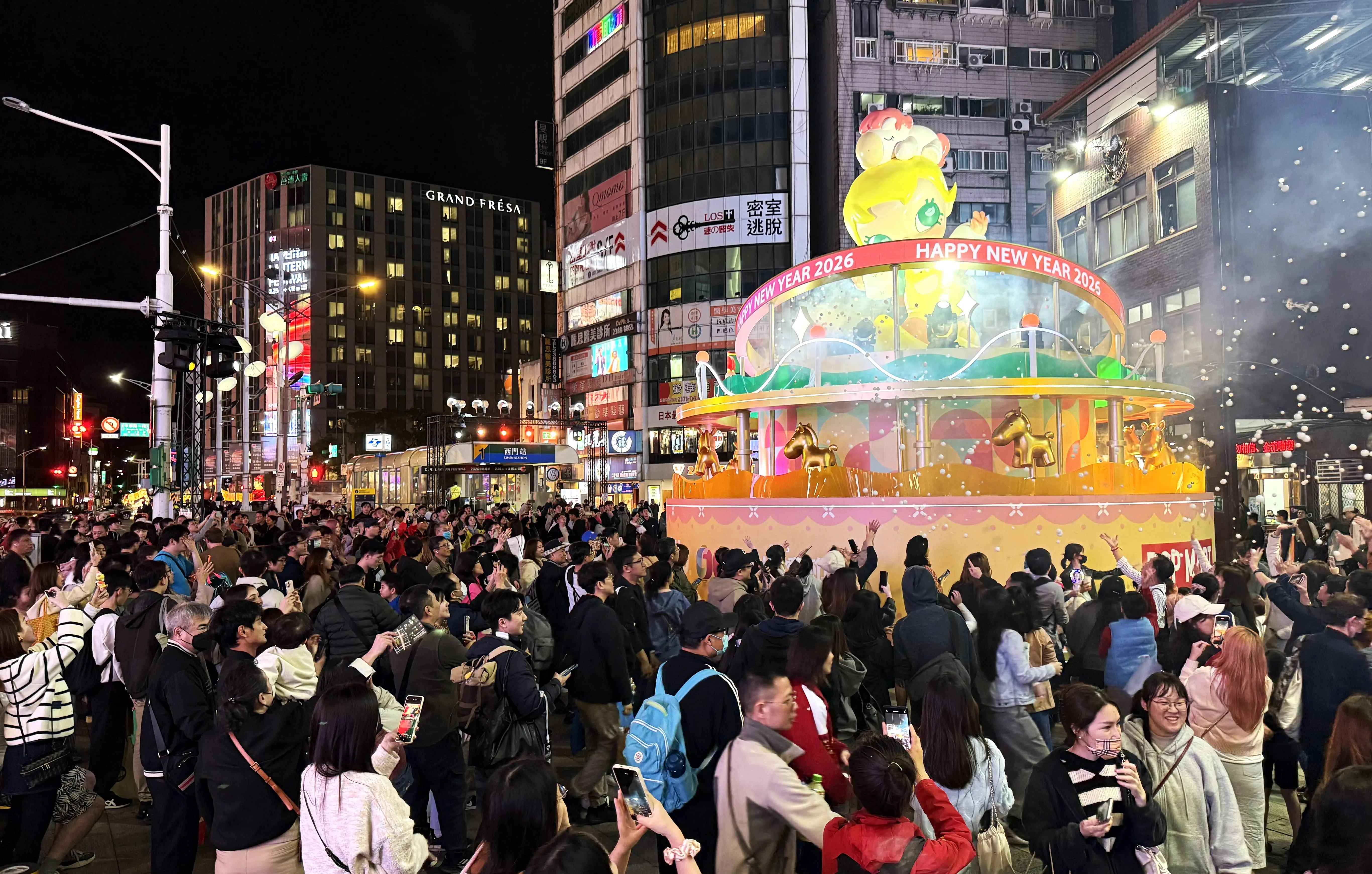 雙展區、雙IP引爆人潮 台北燈節六天吸引360萬人次參觀 雙展區、雙IP引爆人潮 台北燈節六天吸引360萬人次參觀