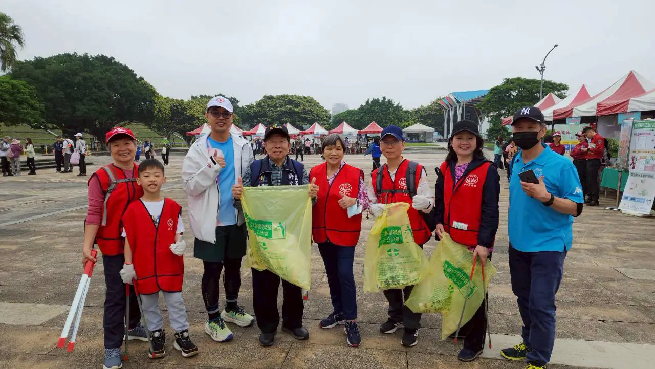1,549人響應守護山林溪 北市兩日清出110公斤廢棄物 1,549人響應守護山林溪 北市兩日清出110公斤廢棄物