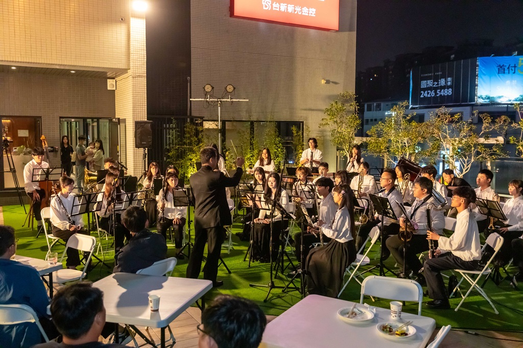 「交響樂與公益」相遇 十二星曜音樂會台中浪漫開演 「交響樂與公益」相遇 十二星曜音樂會台中浪漫開演