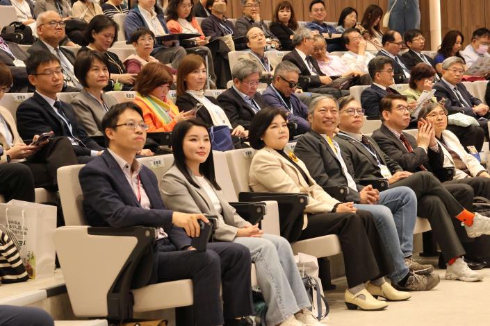 在宅醫療國際研討會隆重登場 台日韓專家齊聚雲林共議高齡醫療 「2026 雲林居家醫療國際研討會暨在宅醫療年會」於 3 月 21-22 日登場 台日韓專家齊聚雲林