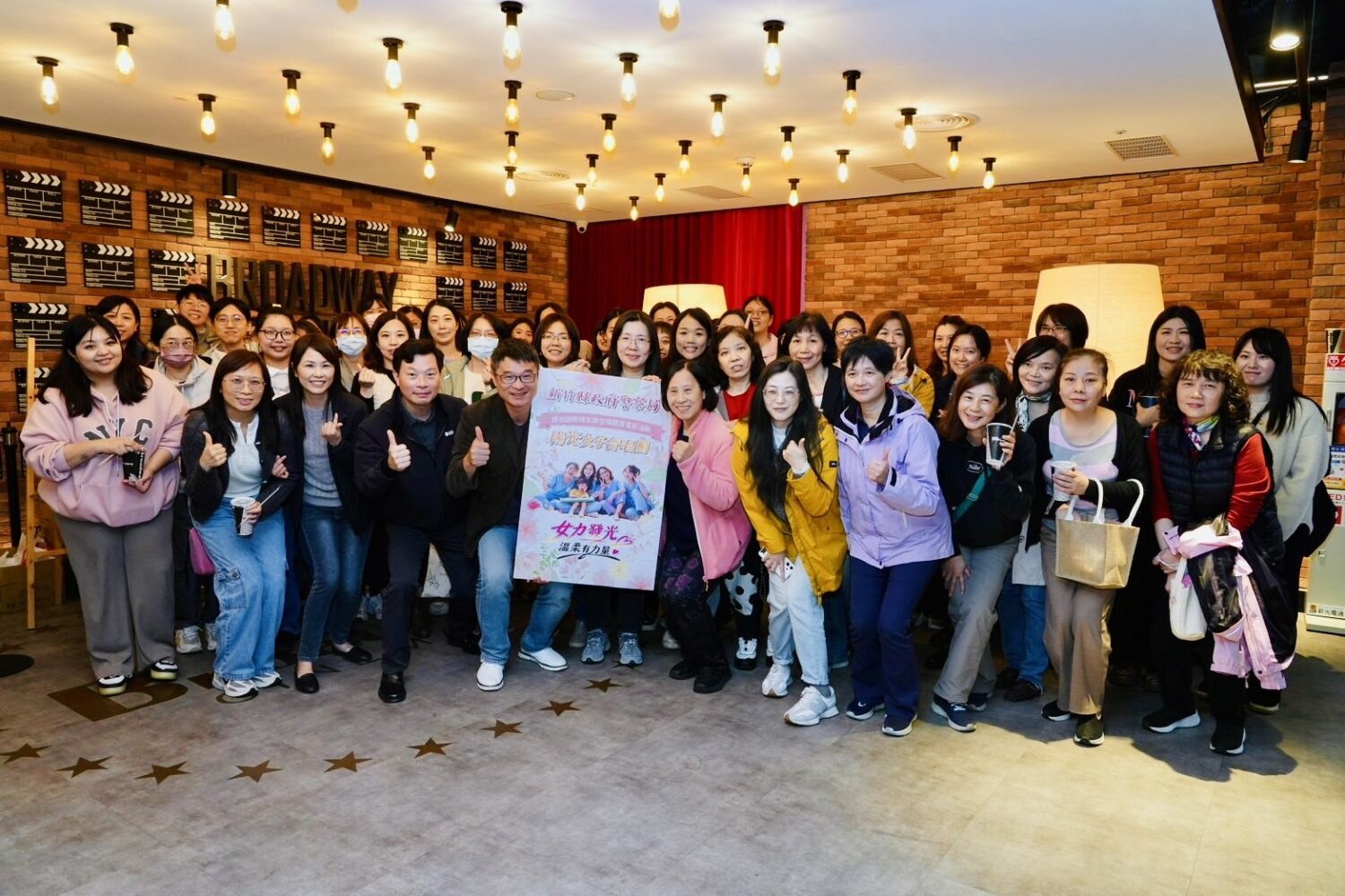 竹縣警婦女節首創包場電影《陽光女子合唱團》致敬警界女力 竹縣警婦女節首創包場電影《陽光女子合唱團》致敬警界女力