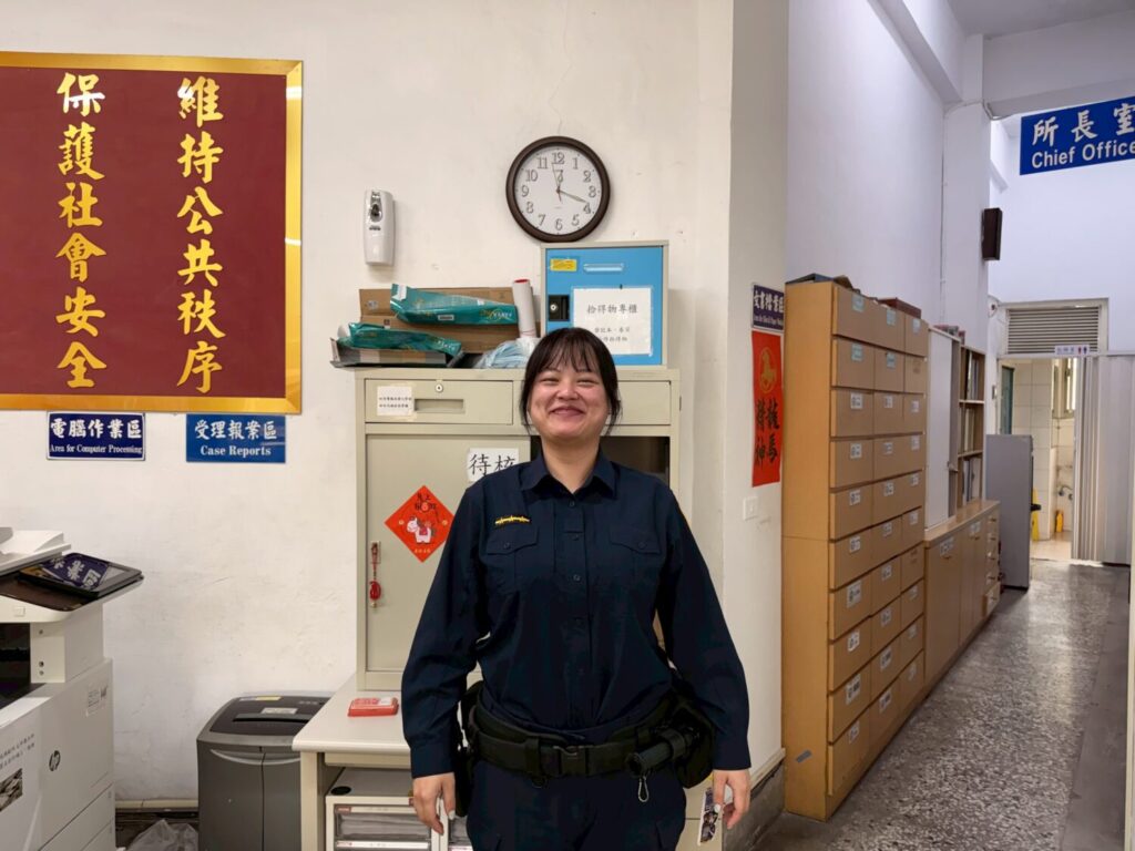 「小小警察」上線 內湖警寓教於樂推動學童安全教育 大湖派出所員警何佳宣。(圖/記者薛秀蓮 翻攝)