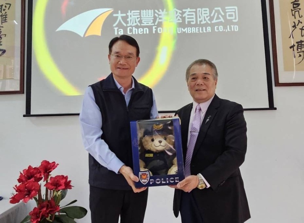 從製傘工藝到城市守護 警二分局「婦女節」感受職人精神 從製傘工藝到城市守護 警二分局「婦女節」感受職人精神