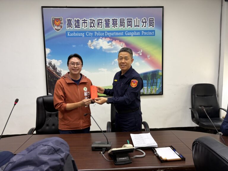 力挺第一線！林志誠議員赴「岡山分局」頒慰勉金表揚春安守護者