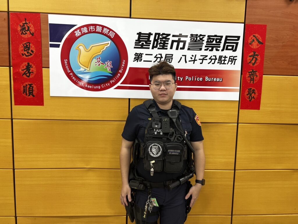 機車誤認遭竊 警調「監視器」迅速尋回化解虛驚 第二分局八斗子分駐所警員胡品宏。(圖/記者薛秀蓮 翻攝)