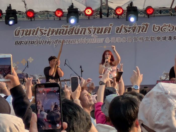 潑水祈福路跑健康 新北移工文化嘉年華七千人嗨翻 潑水祈福路跑健康 新北移工文化嘉年華七千人嗨翻