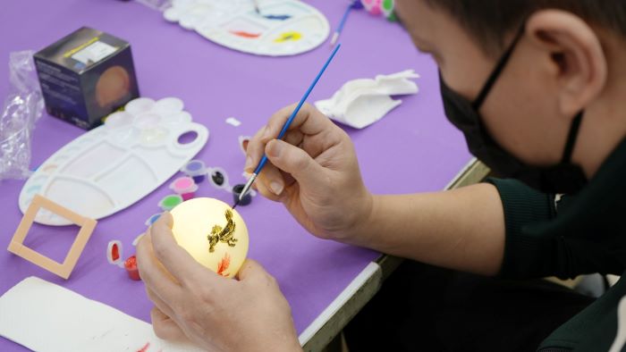 結合藝術與療癒 臺北醫院月球燈彩繪點亮希望 結合藝術與療癒 臺北醫院月球燈彩繪點亮希望