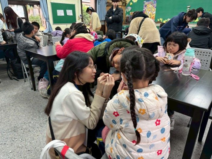 藝術行動推動永續教育 龍華科大辦營隊帶學童認識家鄉 藝術行動推動永續教育 龍華科大辦營隊帶學童認識家鄉