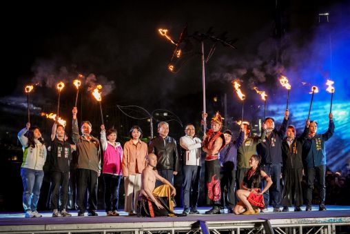 夢幻星河點亮新莊河廊 中港光雕今晚燦爛登場 夢幻星河點亮新莊河廊 中港光雕今晚燦爛登場