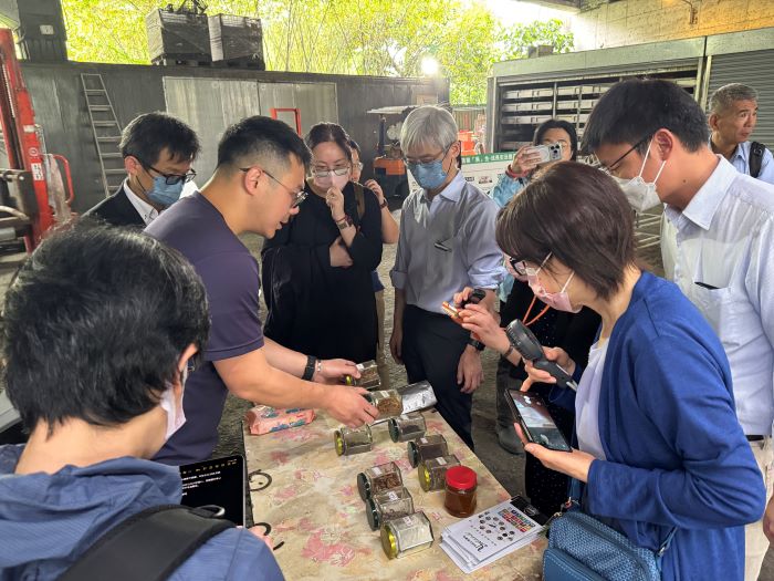 黑水虻處理廚餘成果驚艷 日學者訪新北取經 黑水虻處理廚餘成果驚艷 日學者訪新北取經
