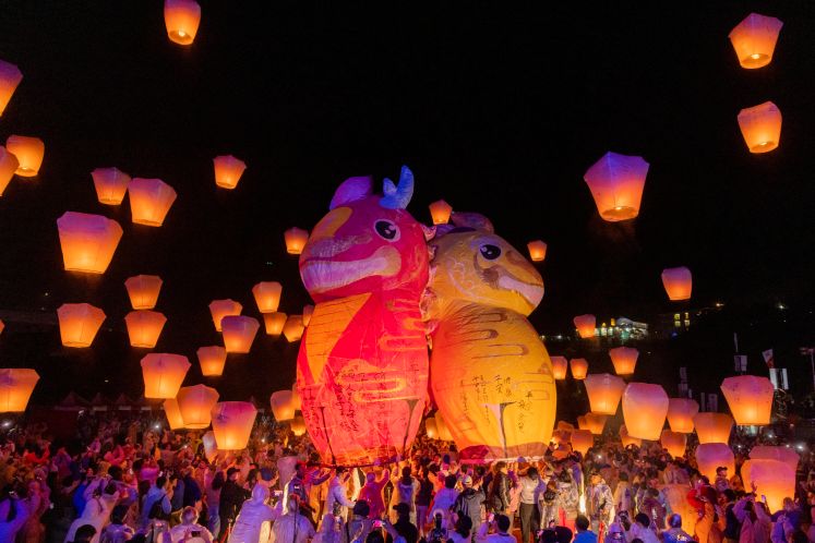 平溪天燈節龍馬齊飛 神獸主燈譜出最完美壓軸樂章 平溪天燈節龍馬齊飛 神獸主燈譜出最完美壓軸樂章