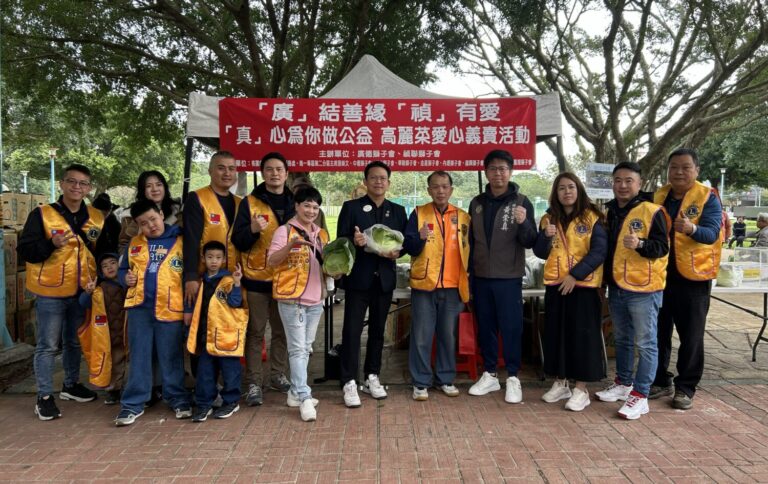 只要銅板價！黃崇真攜手獅子會辦高麗菜義賣做愛心 430箱半天就掃光