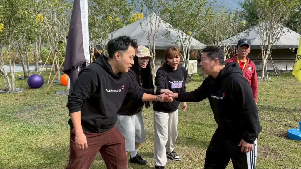 金鐘視帝對決最佳男配 馬力歐開酸屈中恆「沒那麼聰明」火藥味滿點 金鐘視帝對決最佳男配 馬力歐開酸屈中恆「沒那麼聰明」火藥味滿點