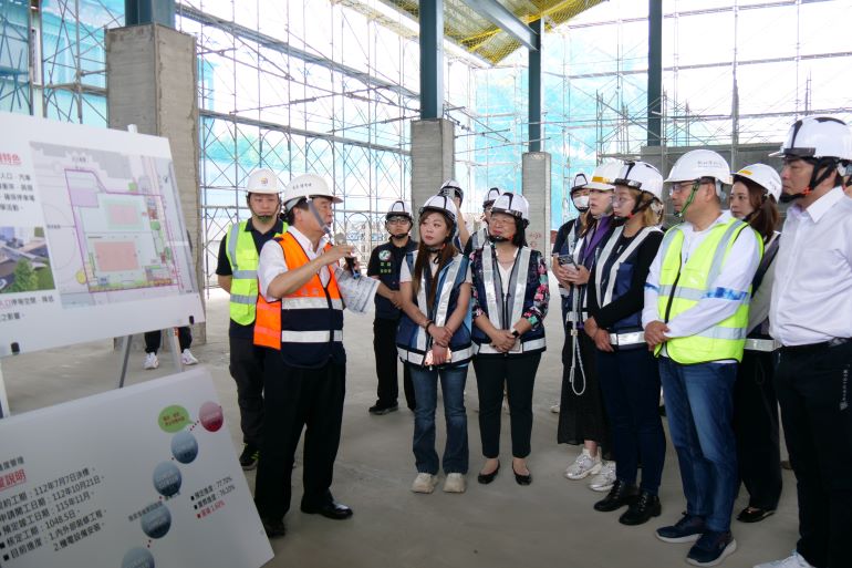 兼顧通學與交通 板橋信義國小地下停車場拚11月完工 9 《圖說》交通局長鍾鳴時強調持續嚴格把關施工品質。〈交通局提供〉