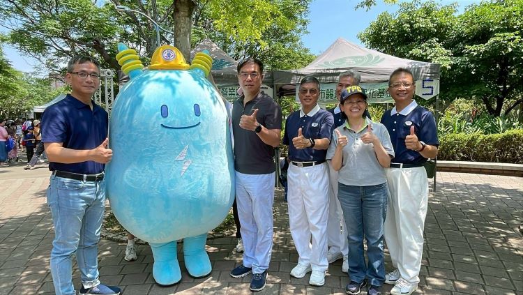 台電80周年響應地球日 北北區處親子環教體驗寓教於樂 49 《圖說》台電北北區處長許一女出席「綠能永續護地球×蔬食無痕家庭日」。〈北北區處提供〉