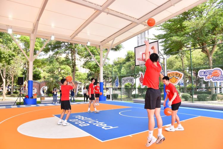 天幕加持打造全天候晴雨兩用 中和公園籃球場升級再進化 14 《圖說》場地充滿活力與青春氣息的運動氛圍。〈中和區公所提供〉