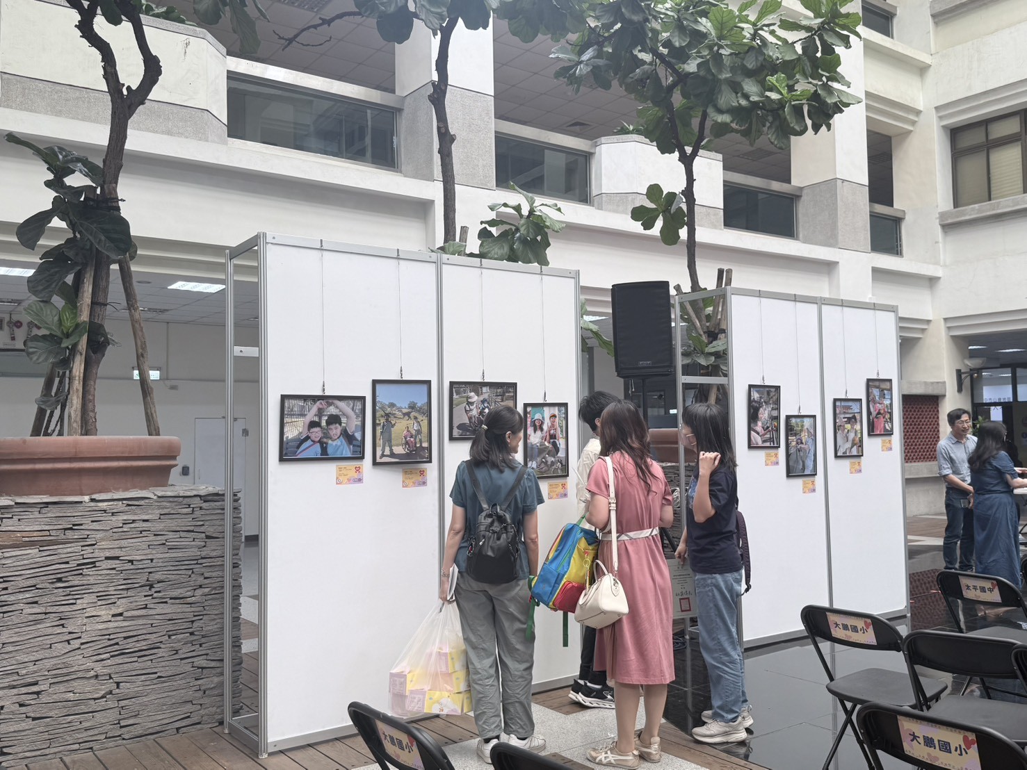 天使視角捕捉最純真的愛! 中市教育局「點燈之愛」攝影展4/16-4/30豐原陽明大樓登場 天使視角捕捉最純真的愛! 中市教育局「點燈之愛」攝影展4/16-4/30豐原陽明大樓登場