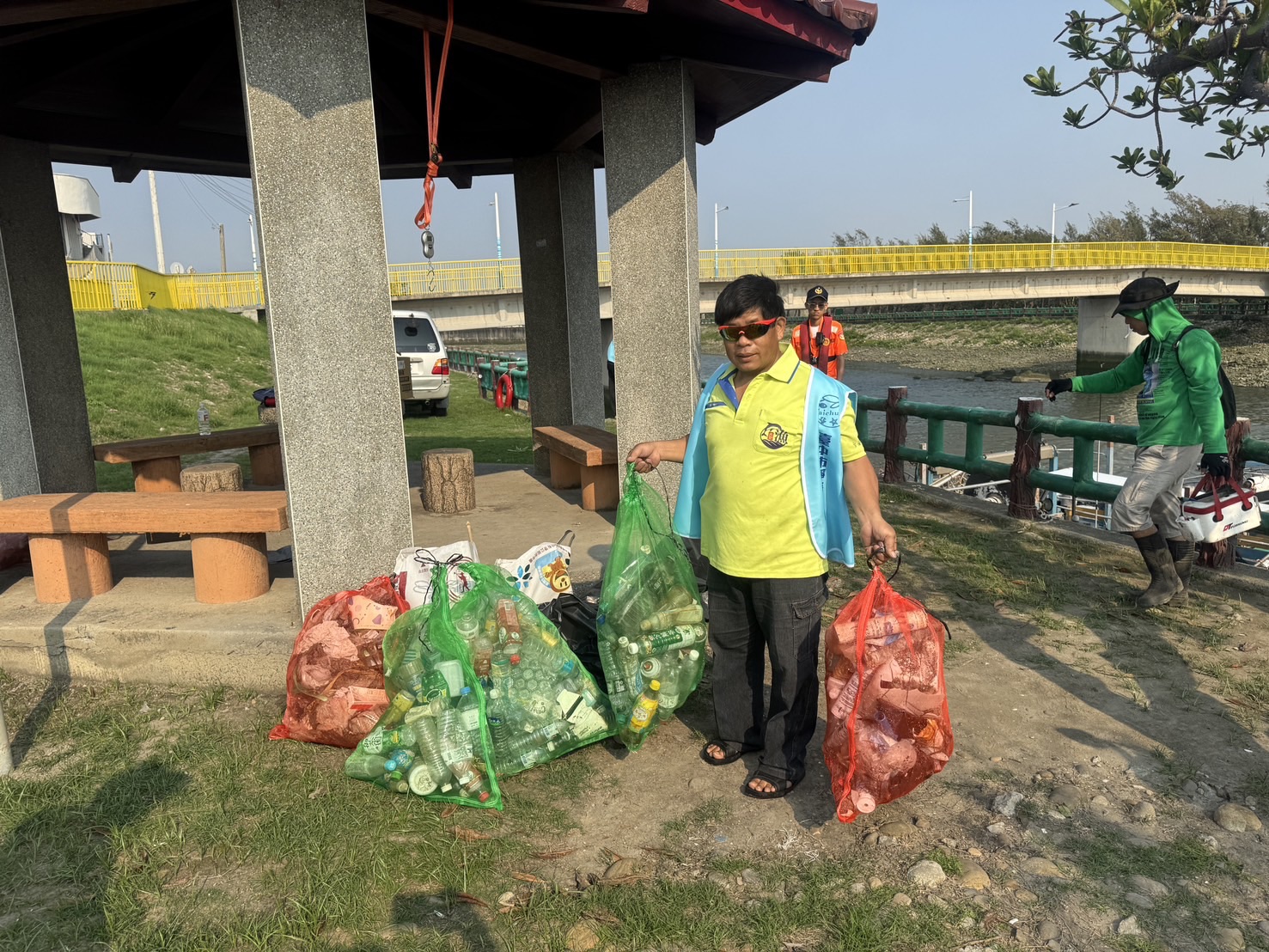 台中四漁港同步出海清理295公斤海漂垃圾 推動潔淨海洋願景 台中四漁港同步出海清理295公斤海漂垃圾 推動潔淨海洋願景