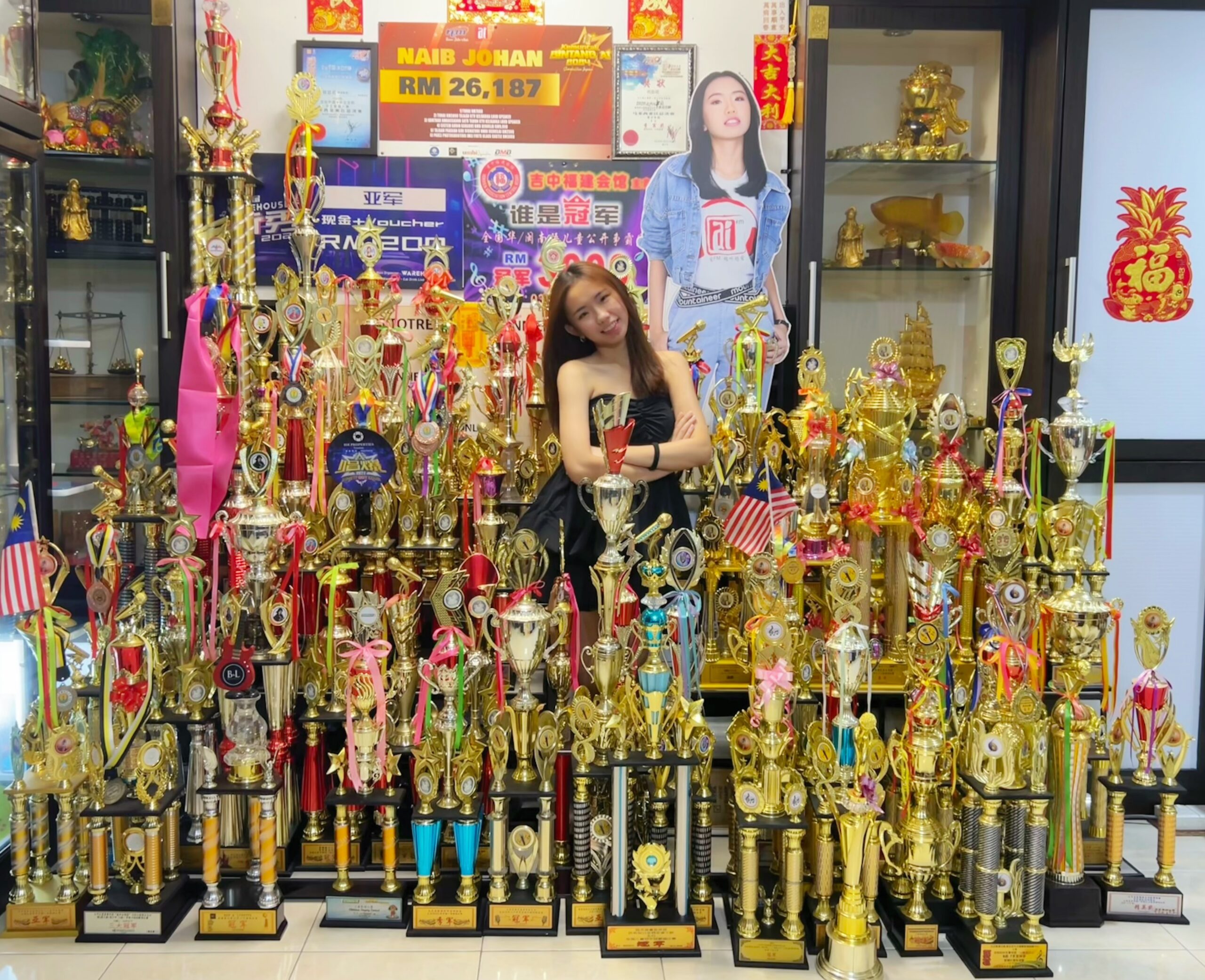 大馬年僅19歲劉恩君(Jun Jun)坐擁百座獎盃 華語樂壇最強新人 大馬年僅19歲劉恩君(Jun Jun)坐擁百座獎盃 華語樂壇最強新人