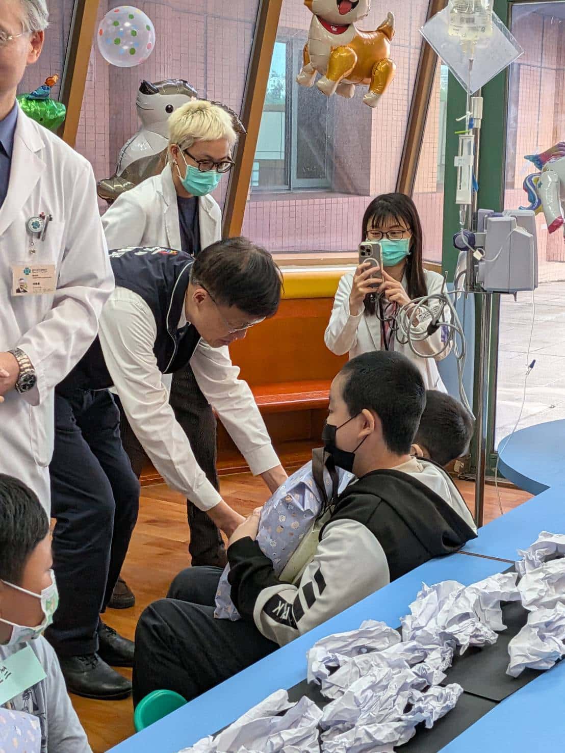 創意壽司與繪本導讀送祝福 中市教育局推床邊教學陪童暖過兒童節 創意壽司與繪本導讀送祝福 中市教育局推床邊教學陪童暖過兒童節