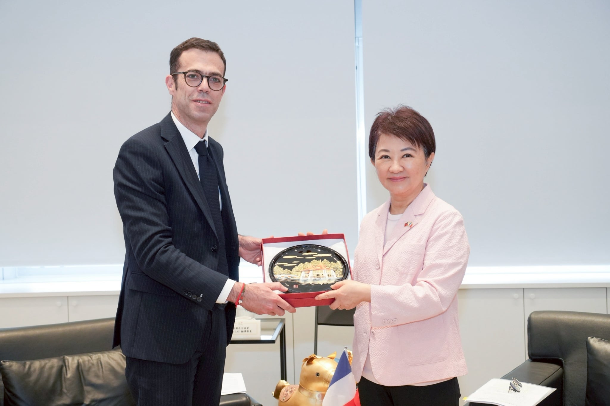 法國在台協會主任龍燁拜會中市府推動城市交流 盧市長盛讚「愛台中的法國好友」 法國在台協會主任龍燁拜會中市府推動城市交流 盧市長盛讚「愛台中的法國好友」