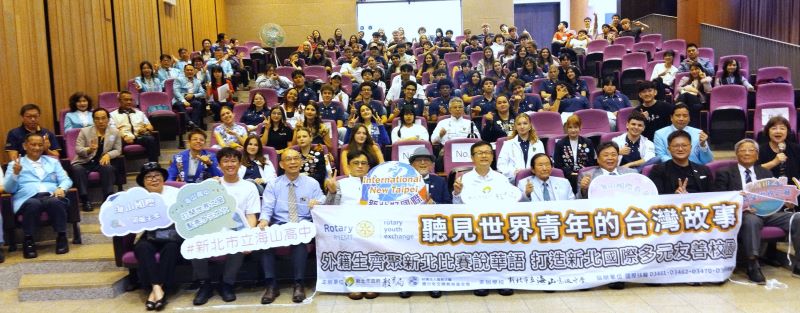 外籍學生華語說台灣故事!首屆演講比賽熱鬧登場 36 《圖說》語言是連結世界的重要基礎,交流則是培養全球視野的關鍵途徑,前排中為教育局長張明文。〈教育局提供〉