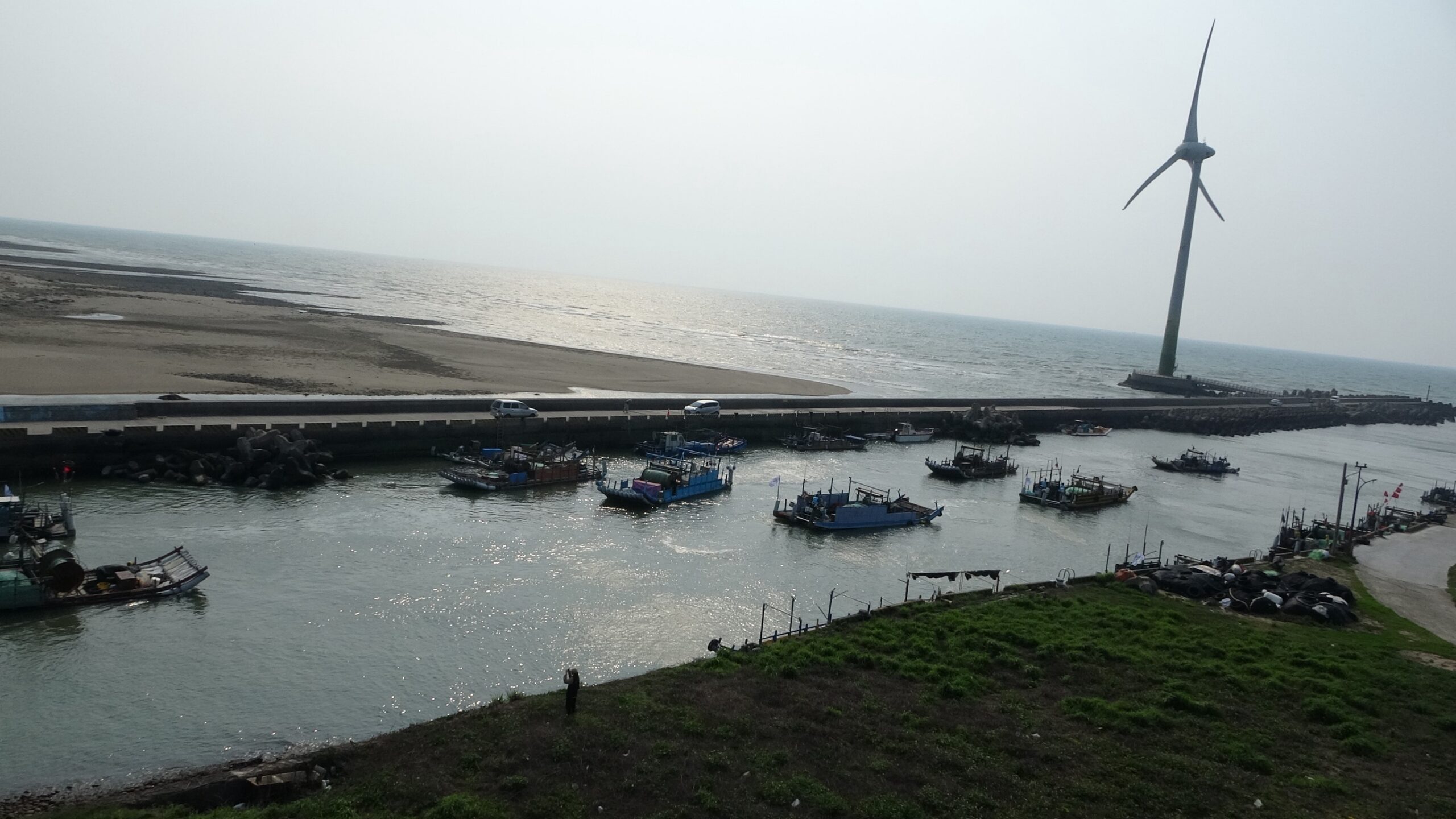 台中四漁港同步出海清理295公斤海漂垃圾 推動潔淨海洋願景 台中四漁港同步出海清理295公斤海漂垃圾 推動潔淨海洋願景