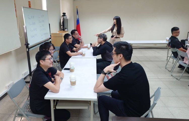 跨區聯防再升級 雙北消防打造無縫接軌救援網 27 《圖說》個別業務交流。〈消防局提供〉