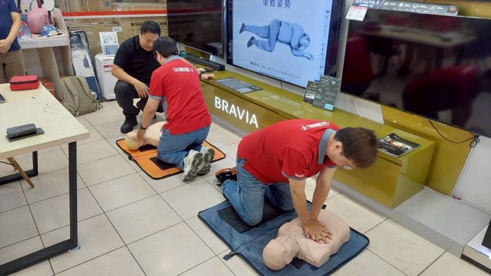 防災成果再獲特優肯定 新北強韌臺灣評鑑三連霸 42 《圖說》強韌臺灣計畫區企業防災輔導。〈消防局提供〉