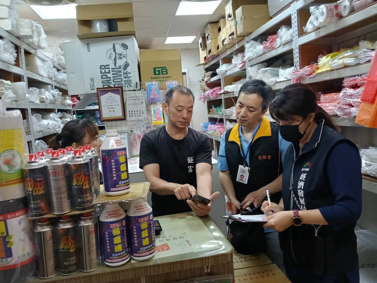 中市府跨機關稽查傳統市場塑膠袋供應 建立協助機制確保穩定 中市府跨機關稽查傳統市場塑膠袋供應 建立協助機制確保穩定