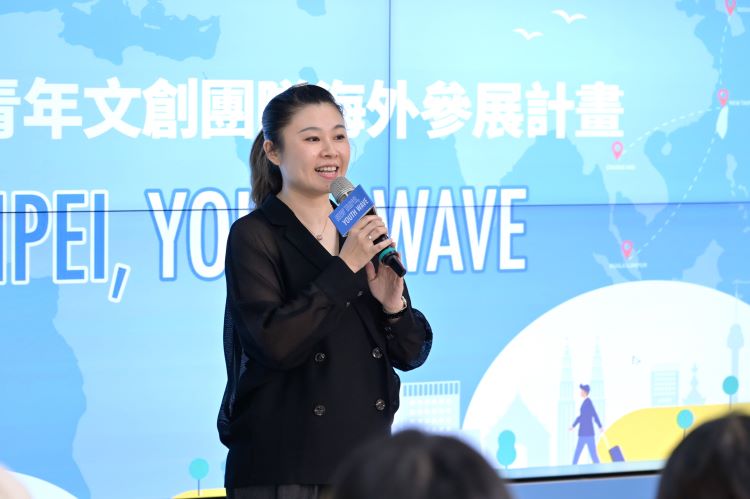 助青年文創進軍國際 新北三大市場參展計畫啟動 20 《圖說》WHATZ國際當代藝博會共同創辦人陳亞昕宣布,今年將協助新北市藝文創作者於5月22日參加WHATZ國際當代藝博會。〈青年局提供〉