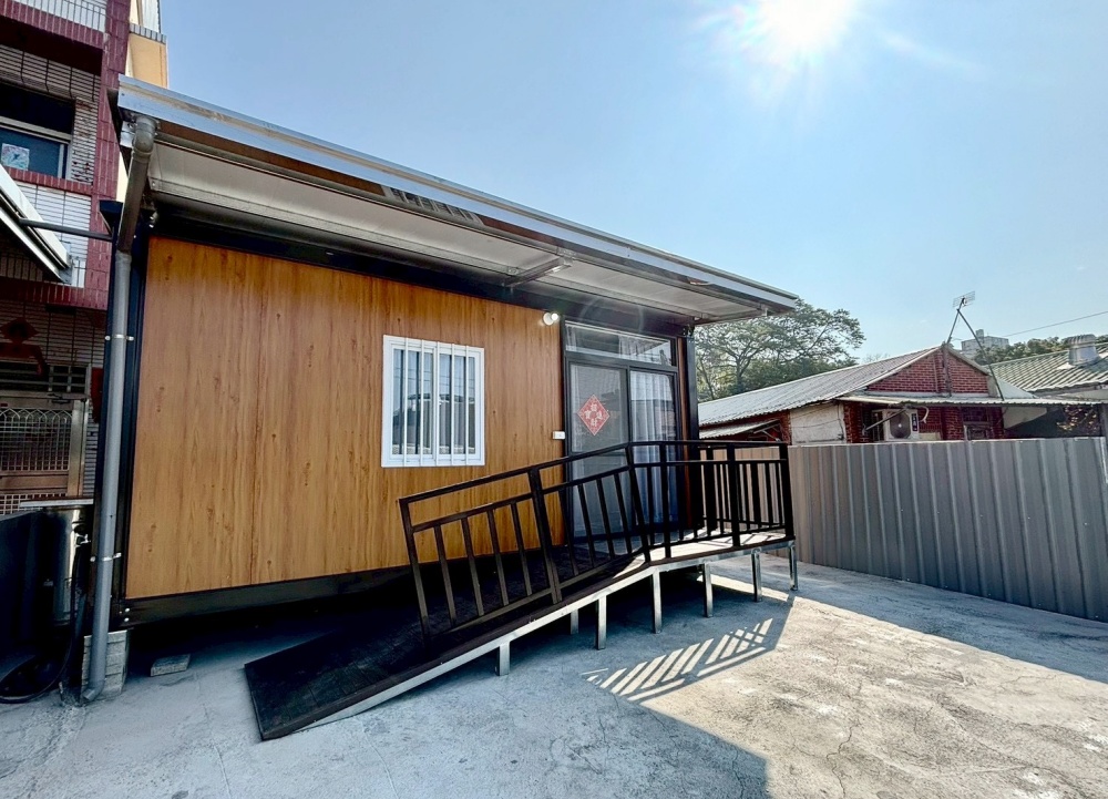 組合屋合法申請需求升溫 幸江鋼構打造高效率組合屋辦公室空間新選擇 4 01%E5%B9%B8%E6%B1%9F%E9%8B%BC%E6%A7%8B%E6%89%93%E9%80%A0%E9%AB%98%E6%95%88%E7%8E%87%E7%B5%84%E5%90%88%E5%B1%8B%E8%BE%A6%E5%85%AC%E5%AE%A4%E7%A9%BA%E9%96%93%E6%96%B0%E9%81%B8%E6%93%87